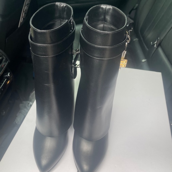 Givenchy Shark Lock Ankle Boots in Leather - Picture 4 of 5